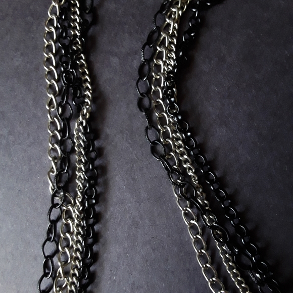 NY & CO BLACK ENAMEL MULTI CHAIN LINK STATEMENT NECKLACE - Picture 3 of 4